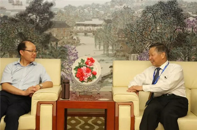 江蘇省工商局公平交易局副局長(zhǎng)馬毅考察隆力奇，探討直銷規(guī)范與行業(yè)健康發(fā)展